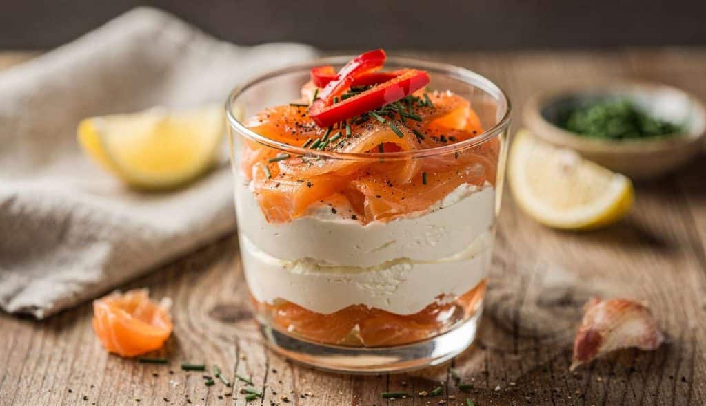 Verrine facile au saumon fumé : une entrée raffinée
