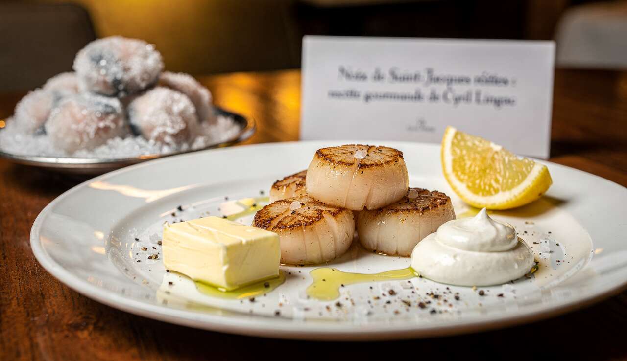 Noix de Saint-Jacques rôties : recette gourmande de Cyril Lignac