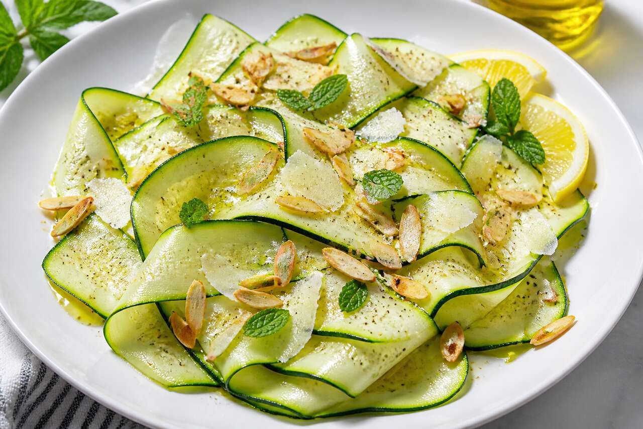 Salade de courgette crue : recette facile et savoureuse