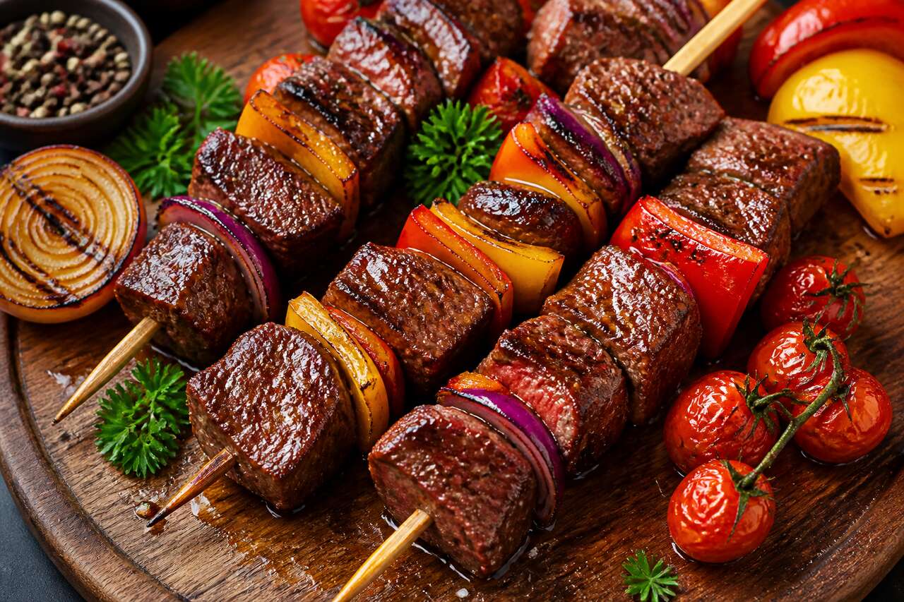 Brochettes de bœuf au barbecue : recette savoureuse et facile