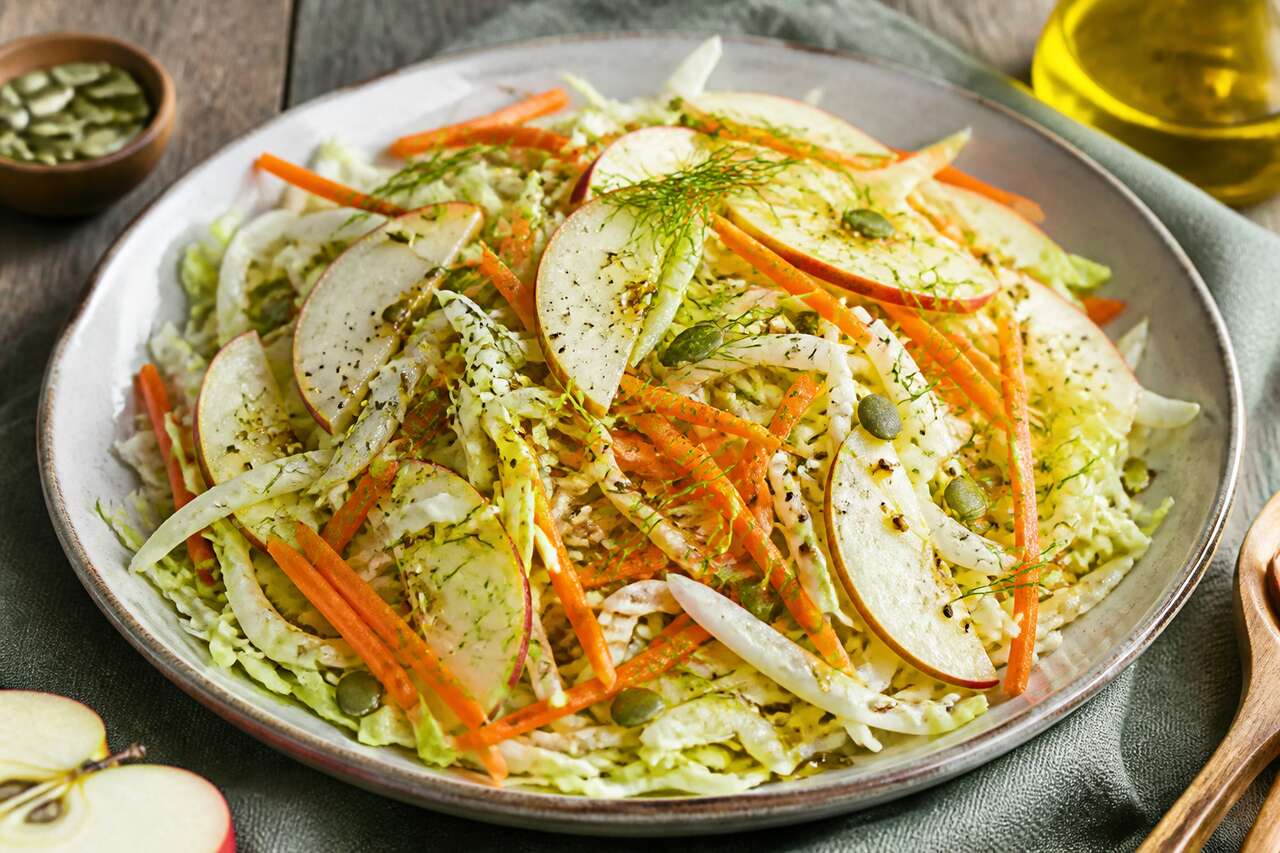 Salade fraîcheur : chou pointu, fenouil, carotte et pomme