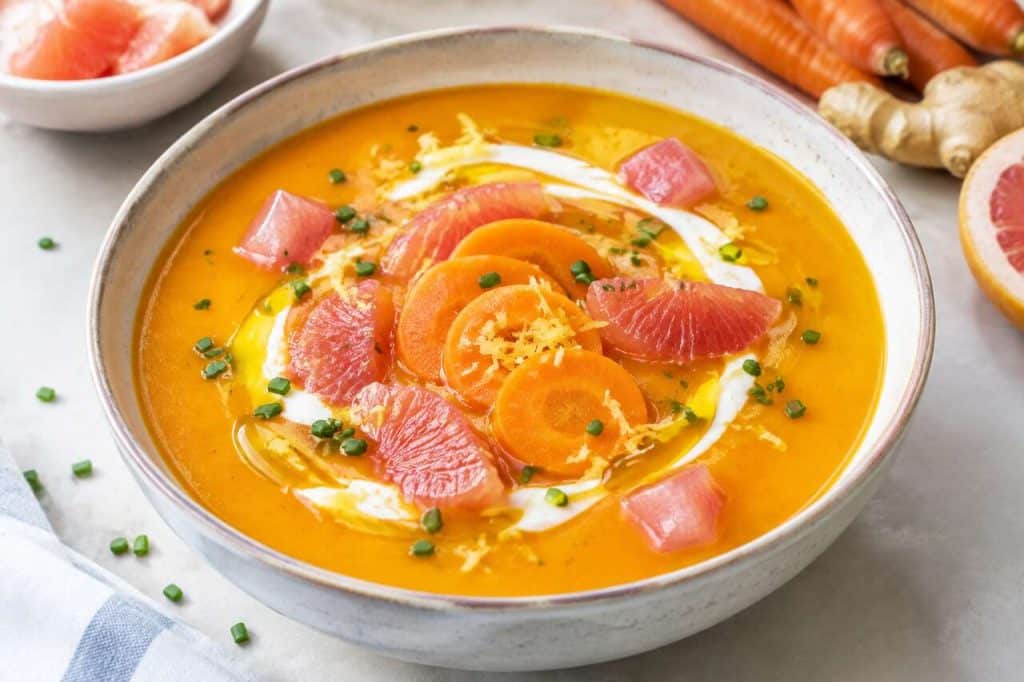 Soupe glacée carottes et pamplemousse : recette rafraîchissante