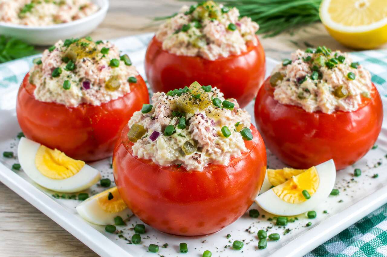 Tomates froides farcies au thon : la recette facile et rafraîchissante